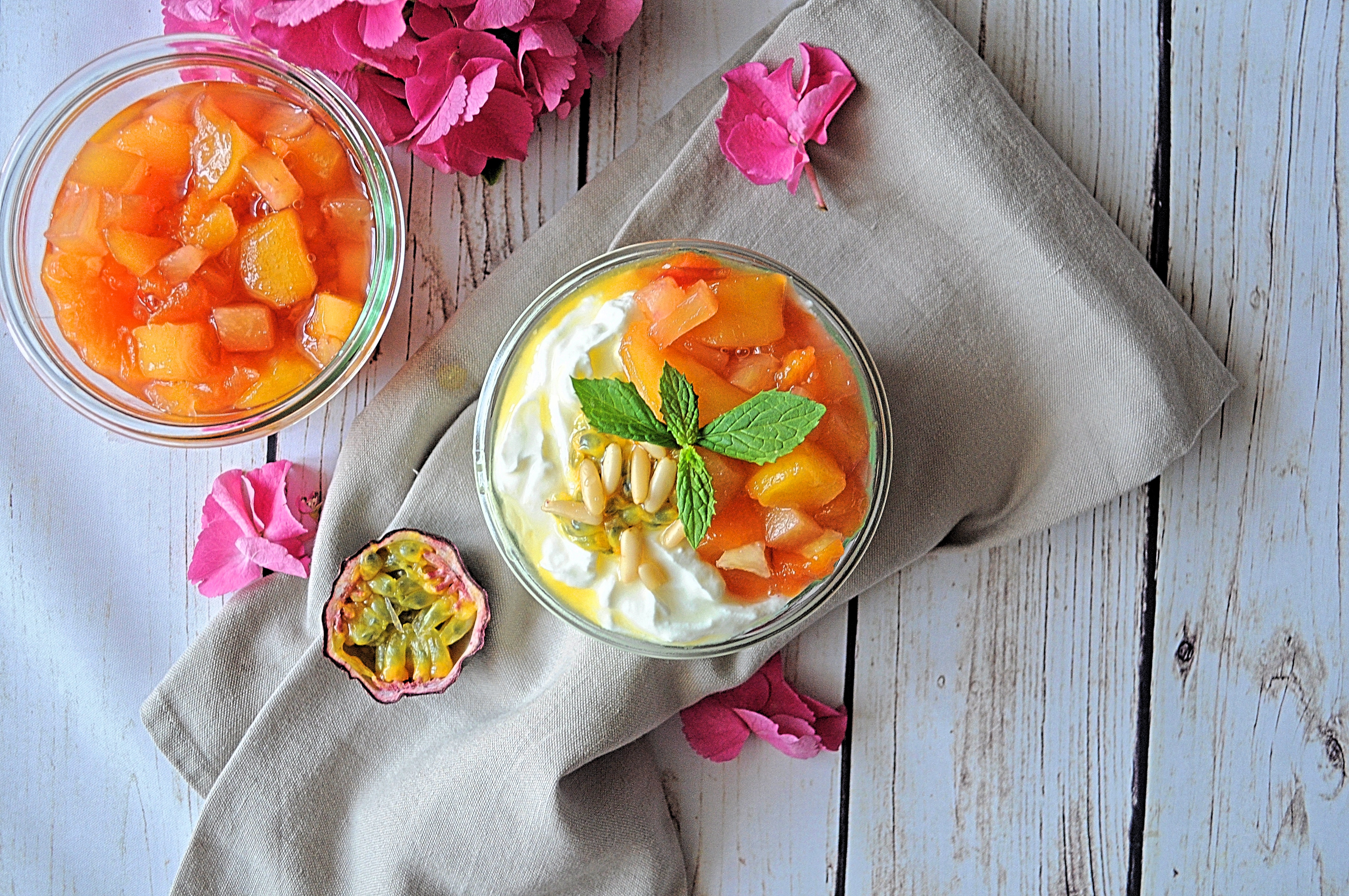 Yogurt greco miele e frutta