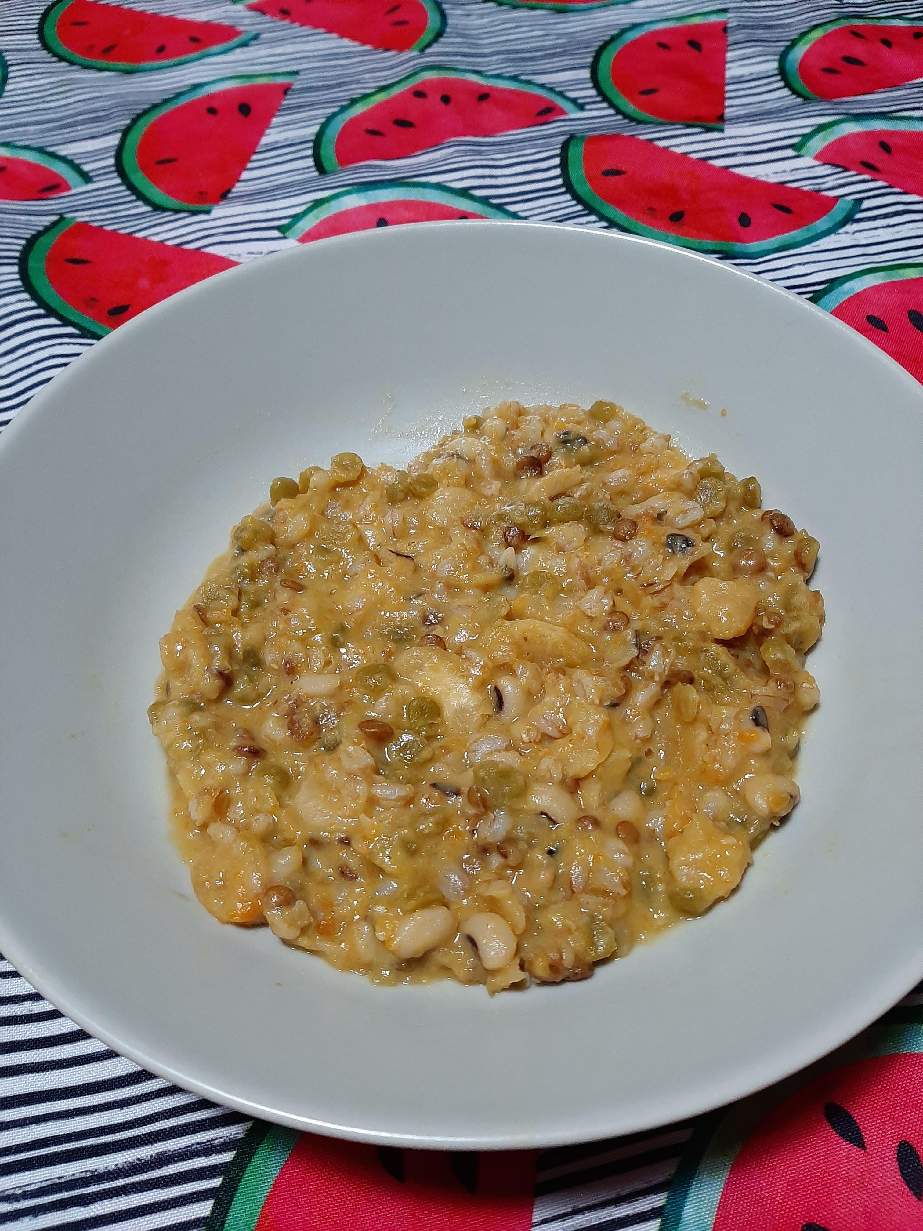 Zuppa di farro e legumi