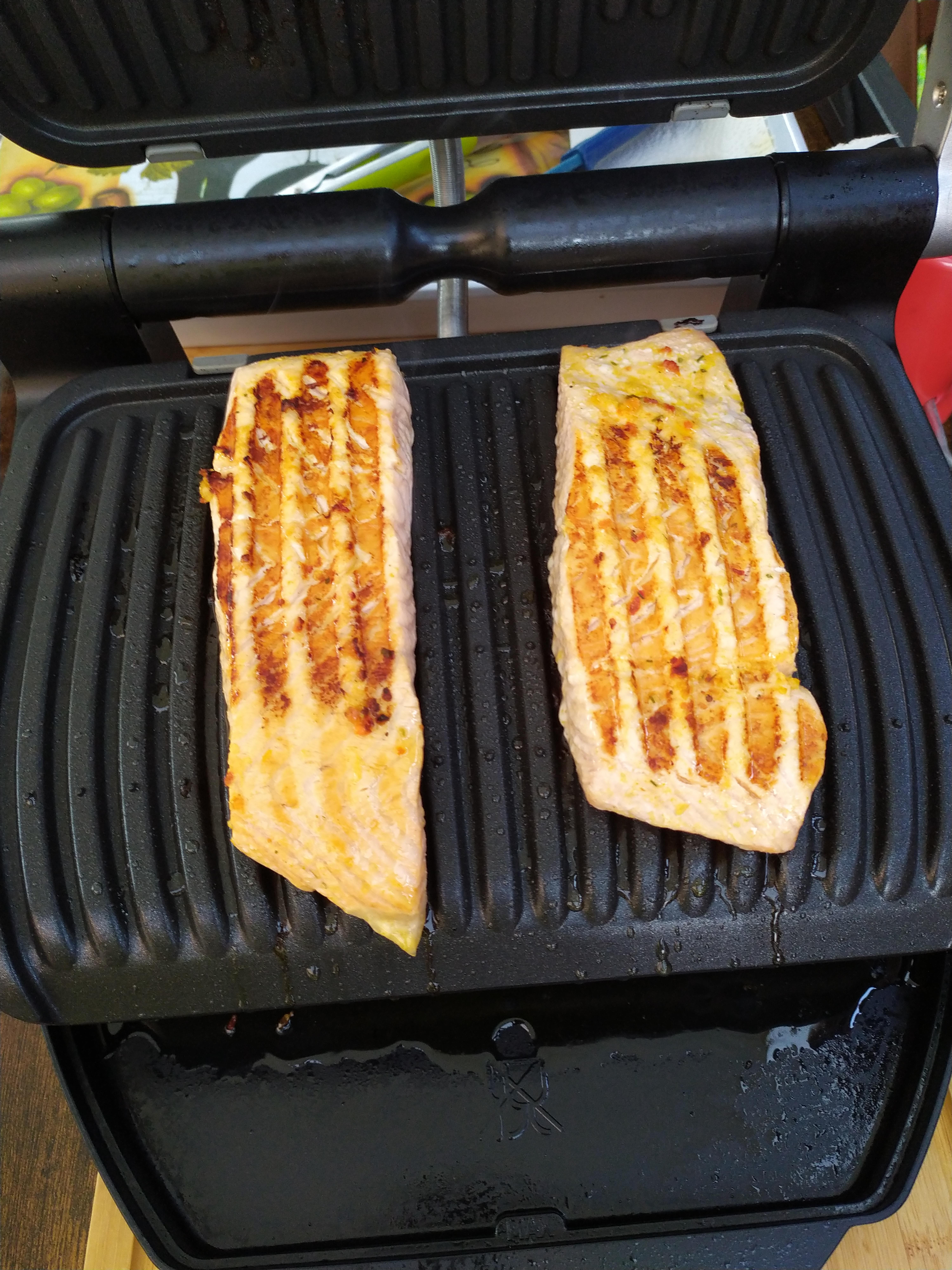 Gegrillter Lachs mit mediterranem Gemüse
