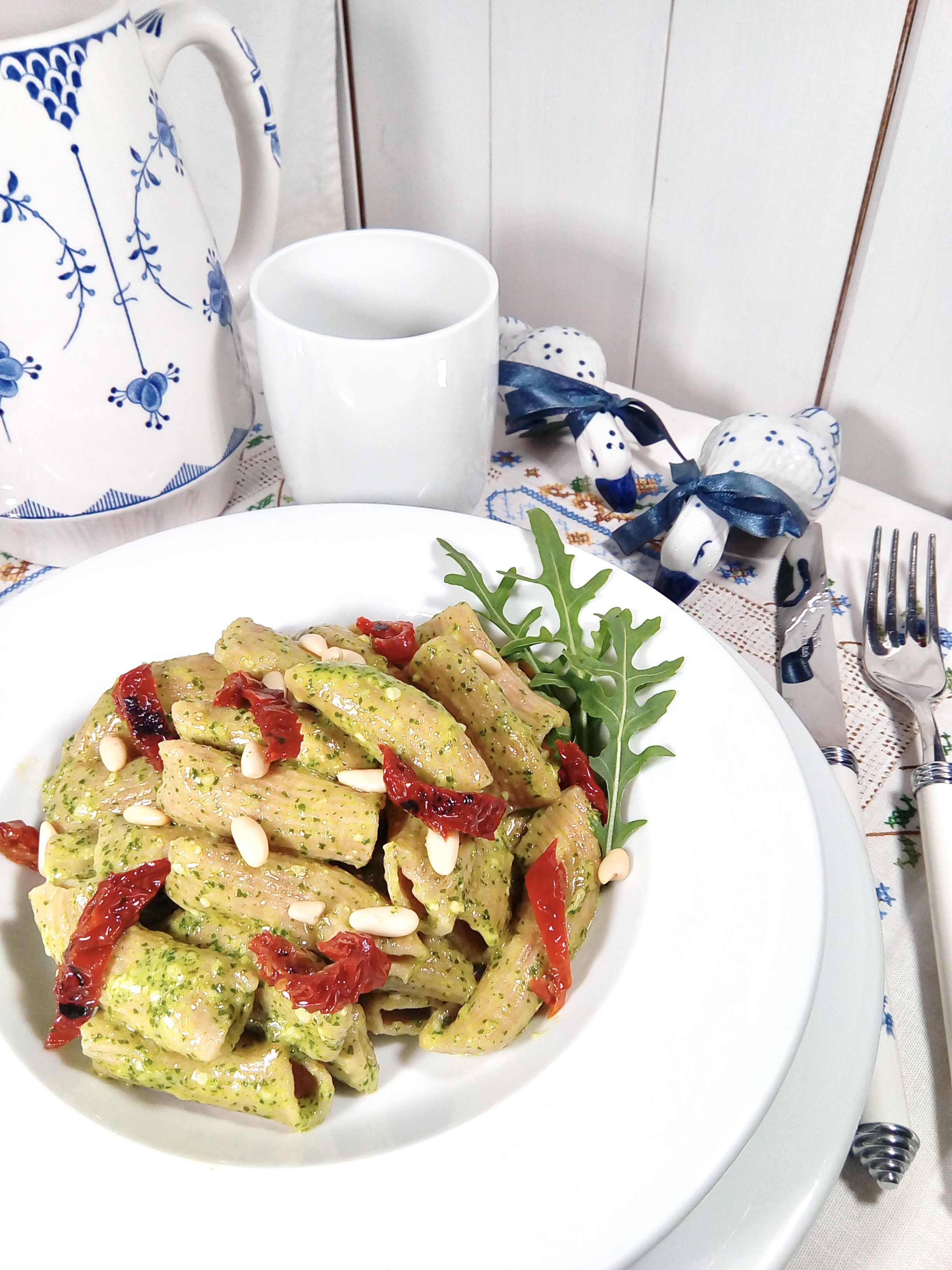 Rigatoni integrali con pesto di rucola