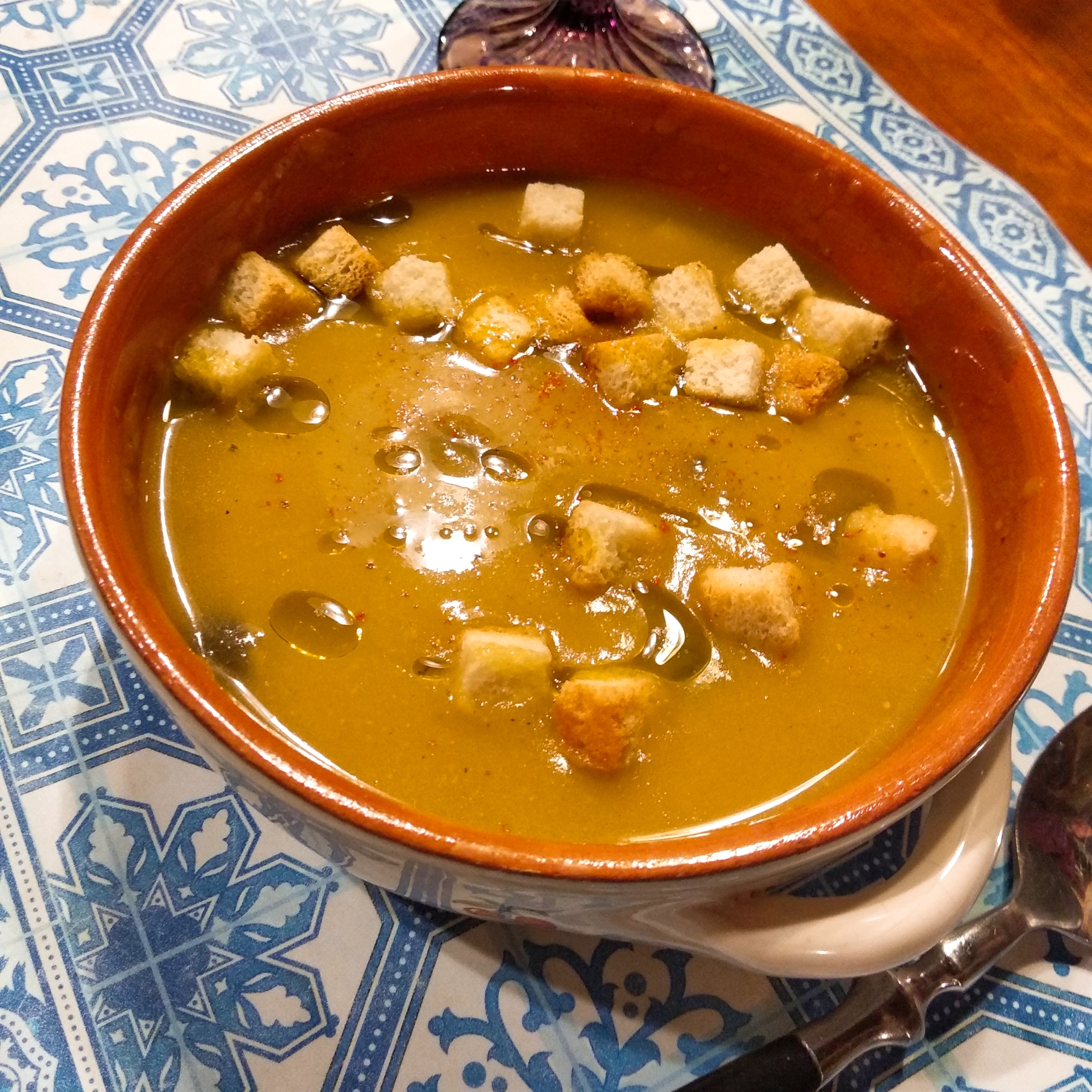 Vellutata di zucca e patate con funghi