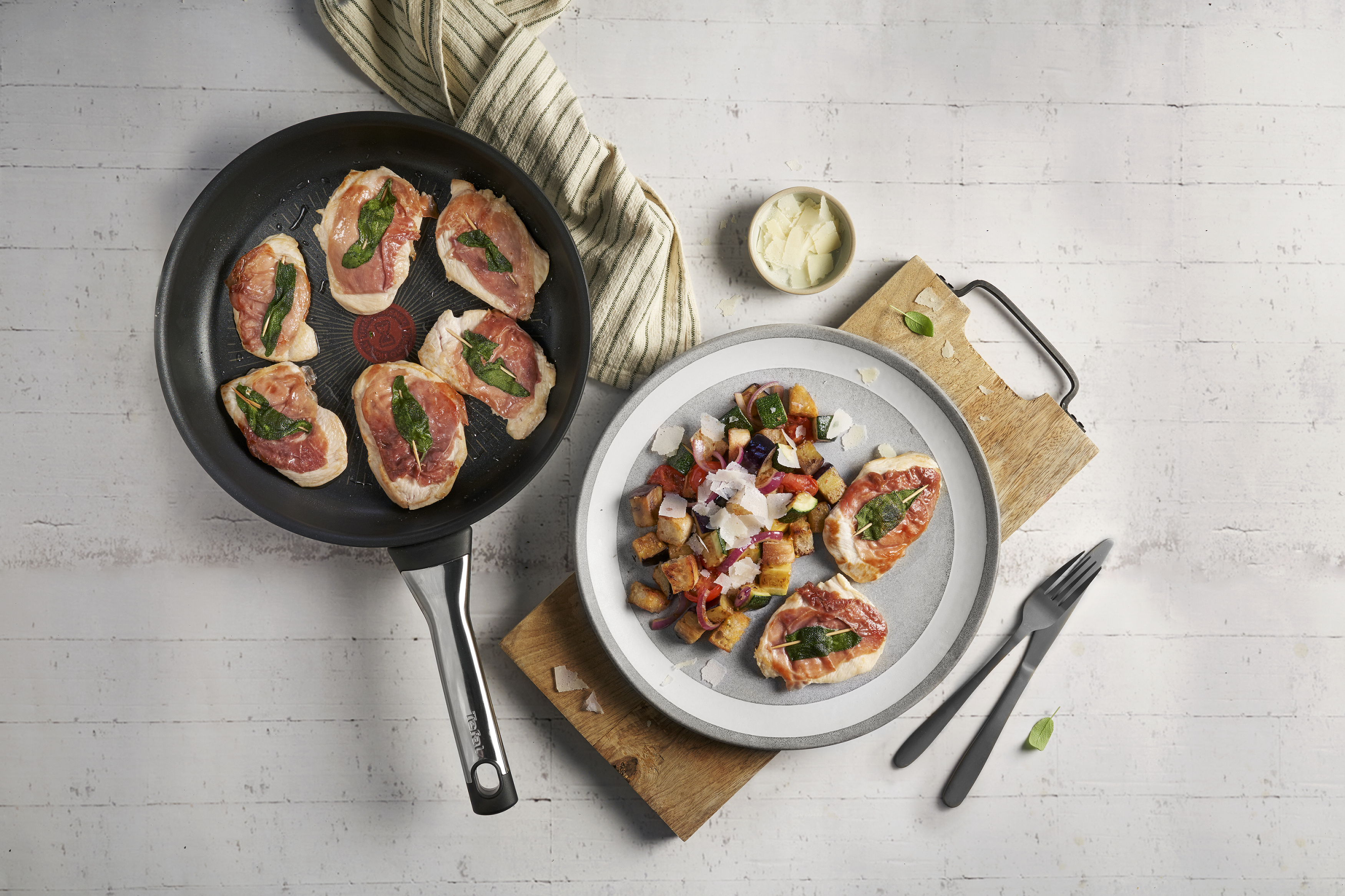 Saltimbocca von der Hähnchenbrust mit warmem Brotsalat