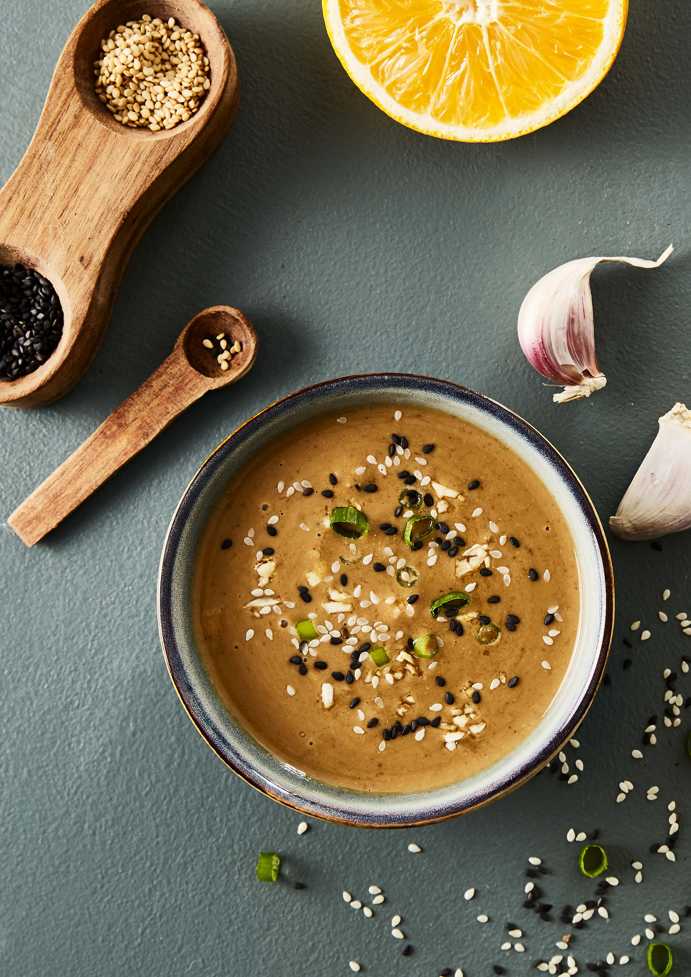 Aderezo cremoso de ensalada con tahini